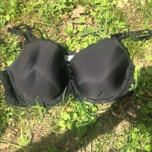 VICTORIA’S SECRET BLACK BRA